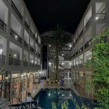 Botanik Park 3*